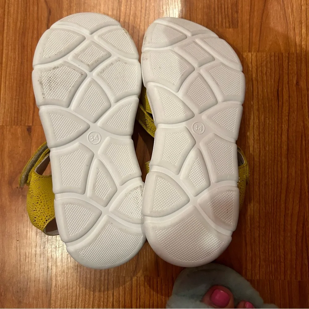N/A girl’s sandals
